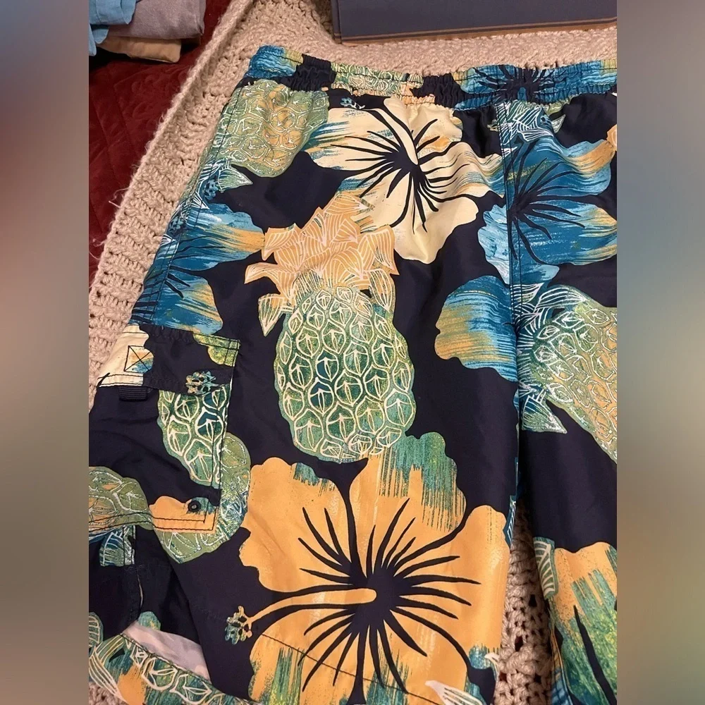 PINEAPPLE CARIBBEAN SWIMWEAR MENS XL ,‎ CARGO POCKET, PINEAPPLE & FLORAL PATTERN